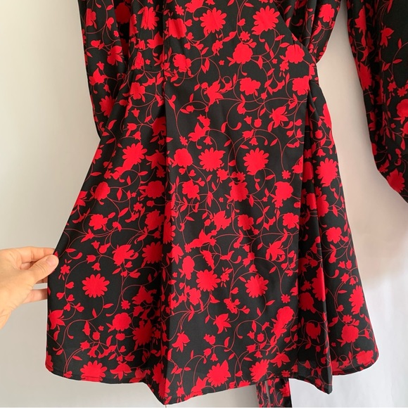 C/Meo Collective Opacity Floral wrap dress Black with  red chili floral - Picture 13 of 14